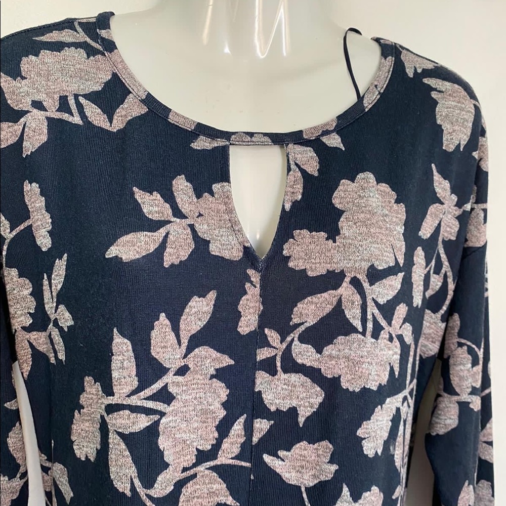 NWT Floral Burnout Women Blouse Size M - Picture 3 of 3